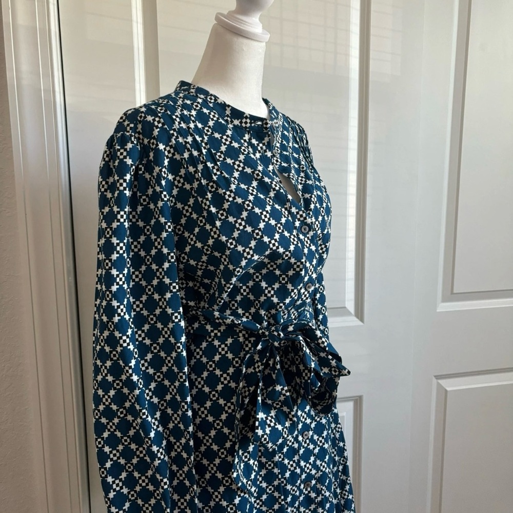 UNTUCKit Blue A-Line Wrap Dress with Bishop Sleeves - Picture 3 of 7